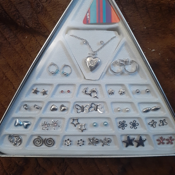 Girls' Earring & Necklace Set - Picture 2 of 5